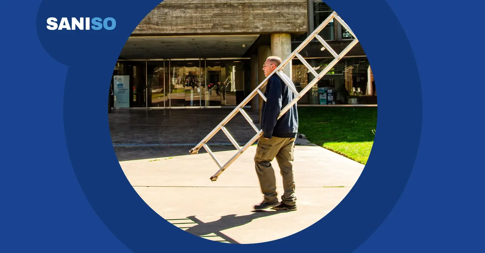 How do you transport ladders and scaffolding safely? Roof rack, straps and carrying