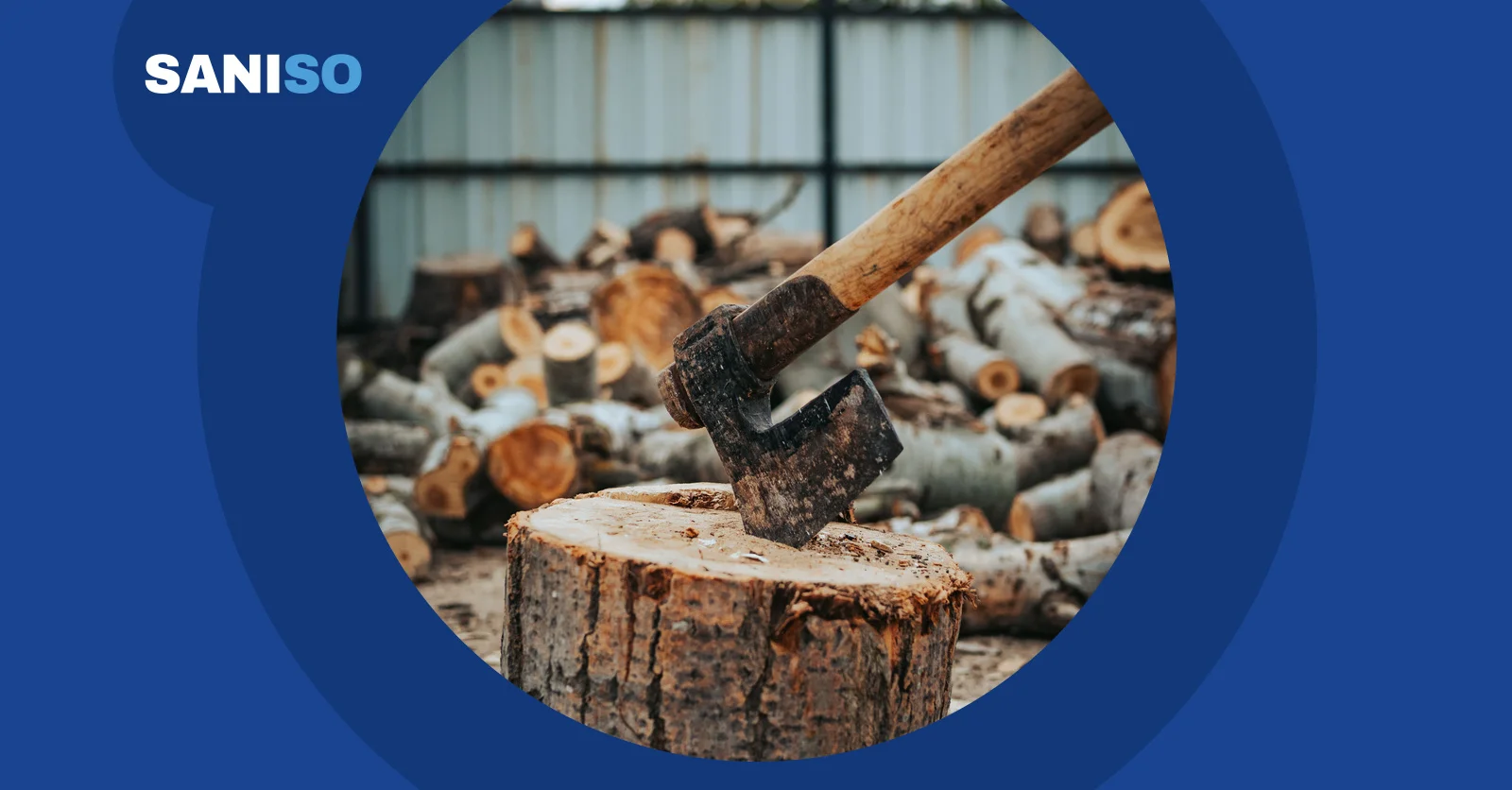 Splitting wood with a splitting axe: how to do it safely